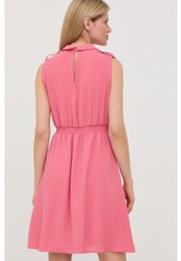 Morgan sukienka kolor różowy mini rozkloszowana. Kolor: różowy. Materiał: tkanina. Długość: mini