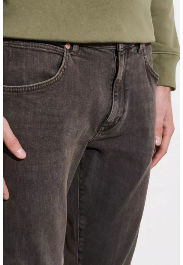 Wrangler - WRANGLER GREENSBORO MĘSKIE SPODNIE JEANSOWE JEANSY BLACK CLAY WASHED W15Q8915C 112324489