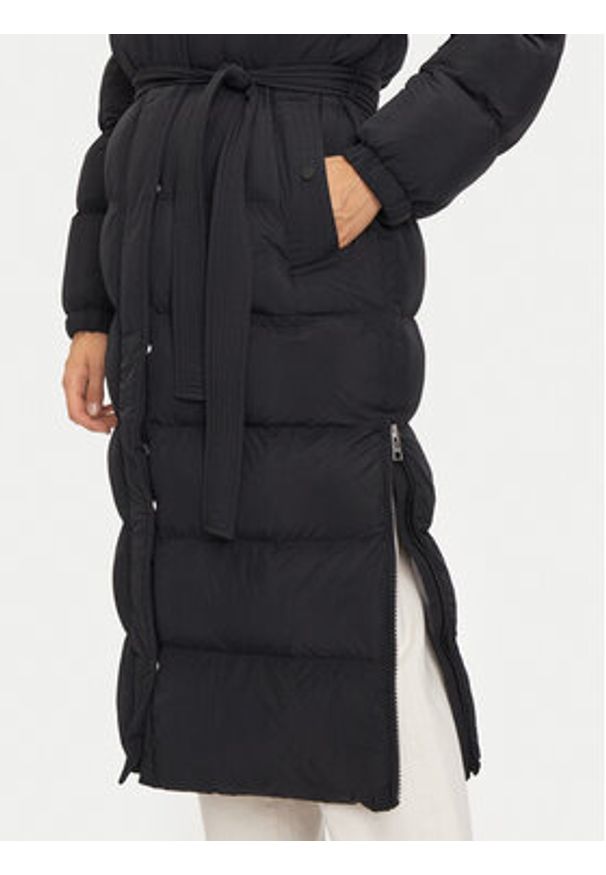 Replay - REPLAY Kurtka zimowa W7857 .000.84996 Czarny Regular Fit. Kolor: czarny. Materiał: syntetyk. Sezon: zima