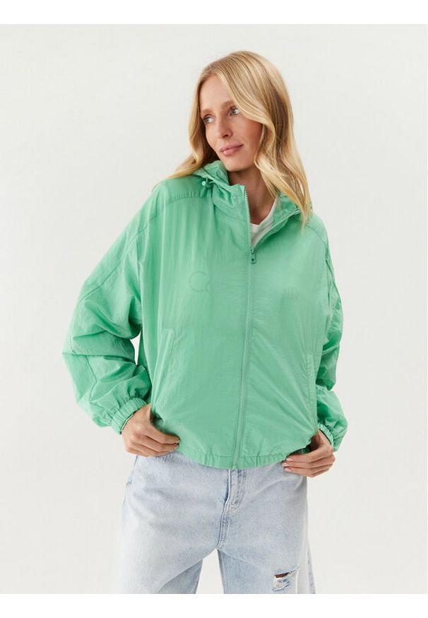 Calvin Klein Jeans Kurtka przejściowa J20J220731 Zielony Regular Fit. Kolor: zielony. Materiał: syntetyk
