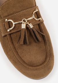 Born2be - Ciemnobeżowe Mokasyny VICES z Modnymi Chwostami z Imitacji Zamszu z Wkładką z Naturalnej Skóry Calirea. Okazja: na co dzień, do pracy. Kolor: beżowy. Materiał: skóra, zamsz. Wzór: aplikacja. Styl: casual, klasyczny, elegancki #2