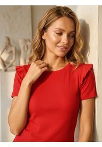 Sinsay - Prążkowana koszulka z falbankami - koralowy. Typ kołnierza: kołnierz z falbankami. Kolor: pomarańczowy. Materiał: prążkowany #1