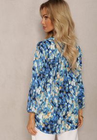 Renee - Niebiesko-Granatowa Bluzka z Guzikami Przy Dekolcie i Bufiastymi Rękawami Terrida. Okazja: na co dzień. Kolor: niebieski. Materiał: jeans. Styl: klasyczny, elegancki, casual