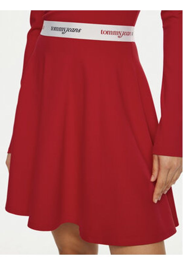 Tommy Jeans Sukienka codzienna DW0DW19465 Czerwony Slim Fit. Okazja: na co dzień. Kolor: czerwony. Materiał: syntetyk. Typ sukienki: proste. Styl: casual