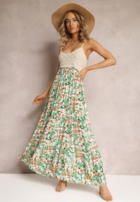 Renee - Zielona Wiskozowa Sukienka Maxi o Rozkloszowanym kroju na Cienkich Ramiączkach w Kwiaty Netela. Kolor: zielony. Materiał: wiskoza. Długość rękawa: na ramiączkach. Wzór: kwiaty. Długość: maxi