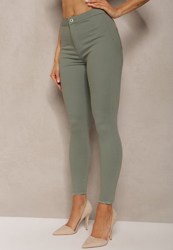 Renee - Zielone Bawełniane Spodnie Skinny Capria. Kolor: zielony. Materiał: bawełna
