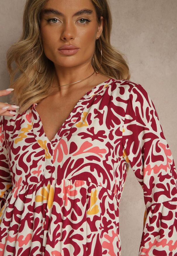 Renee - Żółto-Bordowa Sukienka z Wiskozy o Rozkloszowanym Kroju w Abstrakcyjny Wzór Lirese. Okazja: na co dzień. Kolor: żółty. Materiał: wiskoza. Styl: elegancki, casual
