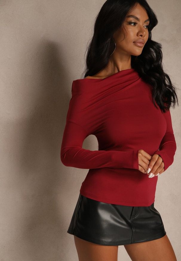 Renee - Bordowa Bluzka Longsleeve Vices z Asymetrycznym Dekoltem Fertie. Okazja: na co dzień. Kolor: czerwony. Materiał: jeans. Długość rękawa: długi rękaw. Długość: długie. Styl: elegancki, casual