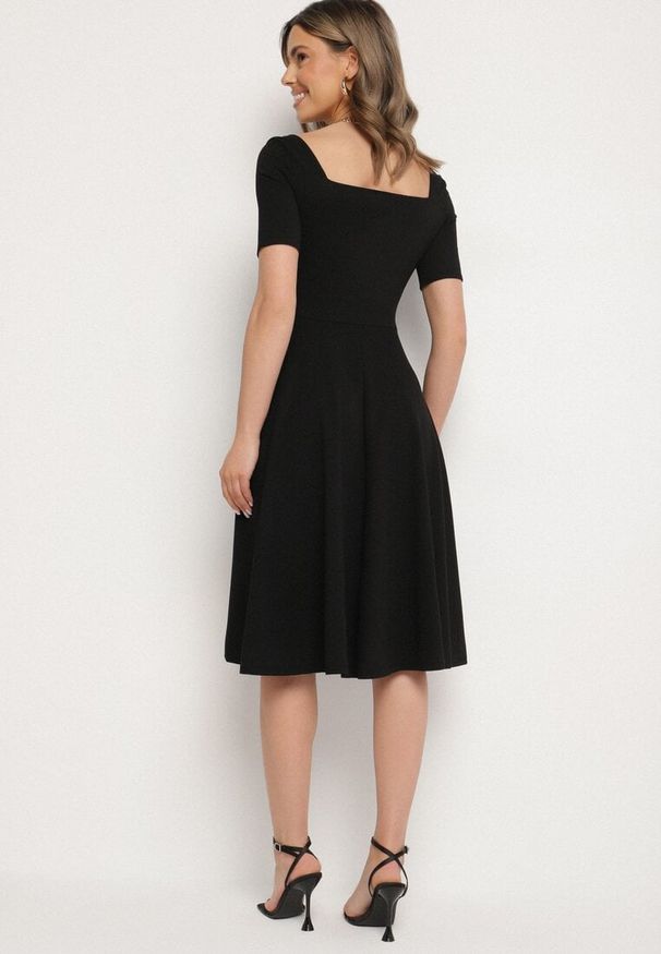 Born2be - Czarna Sukienka z Bufiastymi Rękawami Nerilune. Kolor: czarny. Styl: klasyczny, elegancki