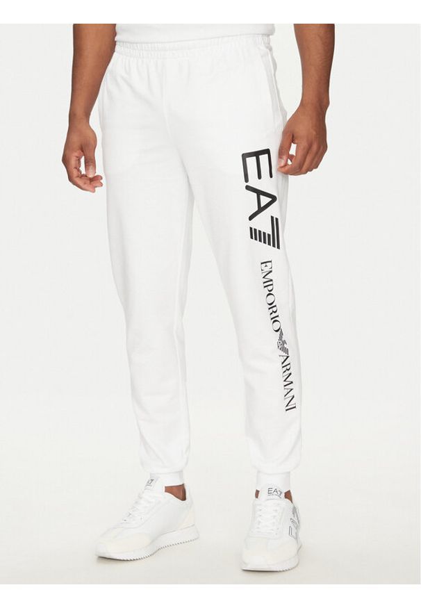 EA7 Emporio Armani Spodnie dresowe 7M000571 AF13512 M0003 Biały Regular Fit. Kolor: biały. Materiał: bawełna