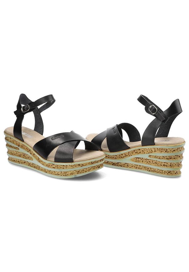 Big-Star - Czarne Sandały Big Star Damskie Modne Obuwie. Okazja: na spacer, na co dzień. Zapięcie: pasek, rzepy. Kolor: czarny. Szerokość cholewki: normalna. Wzór: paski. Materiał: skóra, guma. Sezon: lato. Obcas: na koturnie, na platformie. Styl: casual, wakacyjny