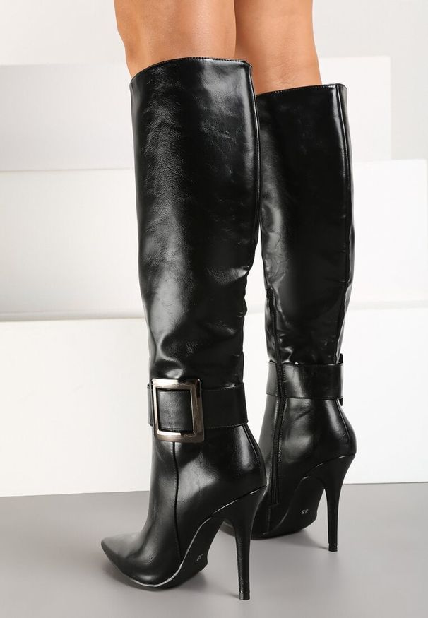 Born2be - Czarne Kozaki na Szpilce Ozdobione Klamrą Innadora. Okazja: na co dzień. Zapięcie: klamry. Kolor: czarny. Materiał: jeans. Wzór: aplikacja. Obcas: na szpilce. Styl: casual, elegancki