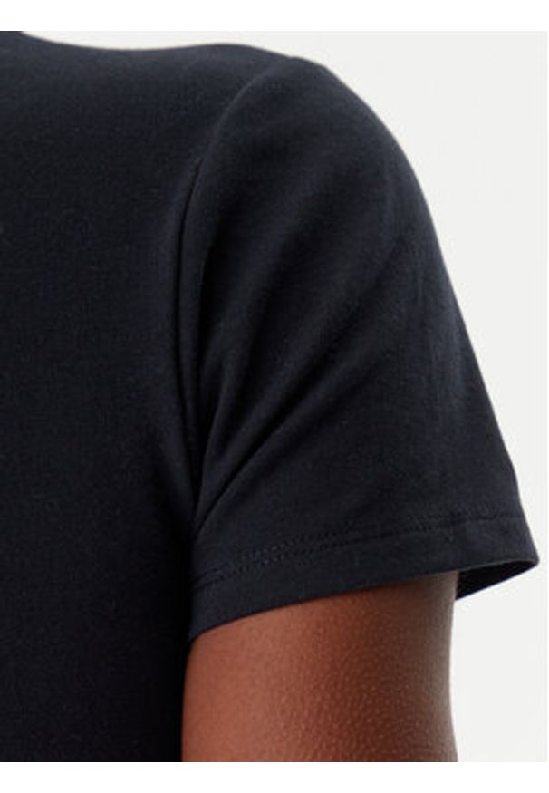 New Balance T-Shirt WT51958 Czarny Slim Fit. Kolor: czarny. Materiał: bawełna