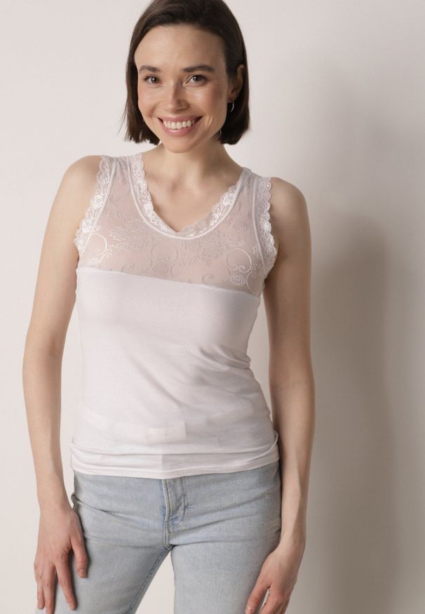Born2be - Biały Bawełniany Top z Koronkową Górą Beralia. Kolor: biały. Materiał: bawełna, koronka. Wzór: aplikacja