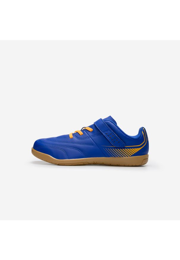 KIPSTA - Buty do piłki nożnej halowej dla dzieci Kipsta Futsal 100. Zapięcie: rzepy. Kolor: pomarańczowy, niebieski, wielokolorowy, beżowy. Materiał: poliester. Sport: piłka nożna