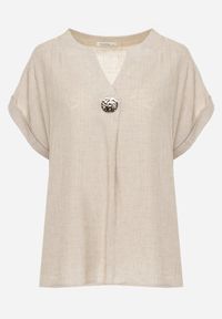 Born2be - Beżowa Nietoperzowa Bluzka z Krótkim Rękawem z Lnem i Wiskozą Isirtila. Okazja: do pracy, na co dzień. Kolor: beżowy. Materiał: wiskoza, len. Długość rękawa: krótki rękaw. Długość: krótkie. Sezon: lato. Styl: elegancki, klasyczny, casual #2