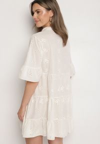 Born2be - Jasnobeżowa Bawełniana Sukienka z Haftowanej Tkaniny o Koszulowym Kroju z Falbanami Filidwena. Okazja: na co dzień. Typ kołnierza: kołnierzyk klasyczny. Kolor: beżowy. Materiał: tkanina, bawełna. Wzór: haft. Typ sukienki: koszulowe. Styl: boho, elegancki, casual, klasyczny #2