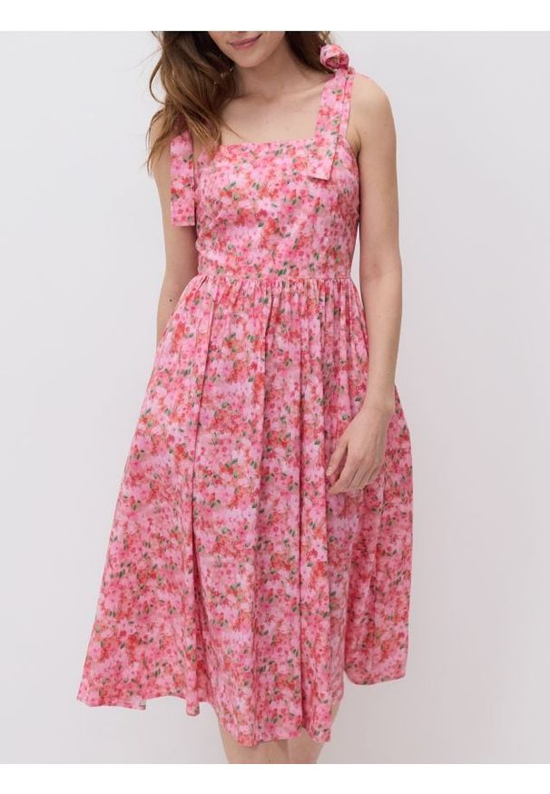 Reserved - Bawełniana sukienka na ramiączkach - fuksja. Kolor: różowy. Materiał: bawełna. Długość rękawa: na ramiączkach. Długość: midi