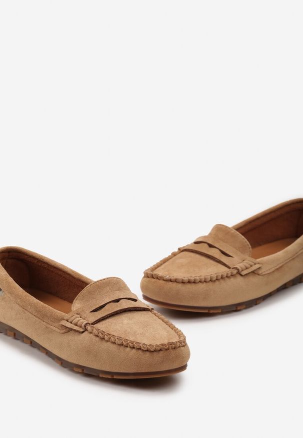 Born2be - Brązowe Mokasyny z Imitacji Zamszu na Płaskiej Podeszwie Sallevia. Kolor: brązowy. Materiał: zamsz. Obcas: na płaskiej podeszwie. Styl: elegancki