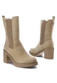 Beżowe Botki Marco Tozzi Ocieplane Buty Damskie. Okazja: do pracy. Zapięcie: zamek. Kolor: beżowy. Materiał: nubuk, guma, futro, syntetyk, skóra ekologiczna. Sezon: zima, jesień. Obcas: na obcasie. Styl: elegancki. Wysokość obcasa: średni #5