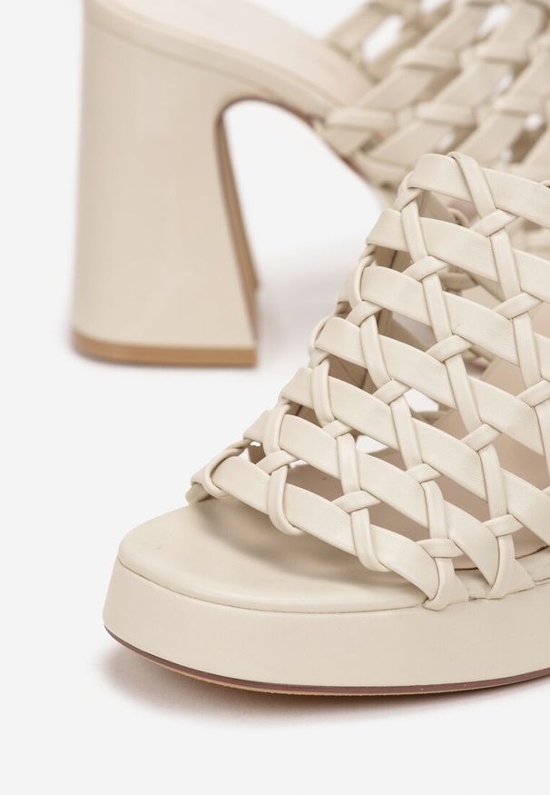 Born2be - Beżowe Klapki na Geometrycznym Słupku i Platformie z Szerokim Ażurowym Paskiem Pellius. Kolor: beżowy. Wzór: geometria, ażurowy. Obcas: na platformie