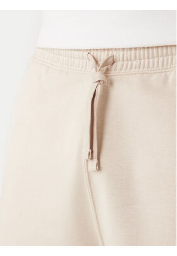 Adidas - adidas Szorty sportowe ALL SZN KC3164 Beżowy Regular Fit. Kolor: beżowy. Materiał: syntetyk. Styl: sportowy