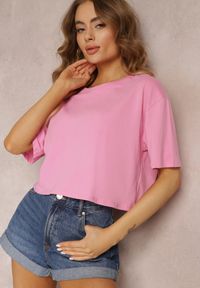Renee - Jasnoróżowy T-shirt o Fasonie Cropped Oversize Brighta. Okazja: na co dzień. Kolor: różowy. Styl: casual, elegancki #5