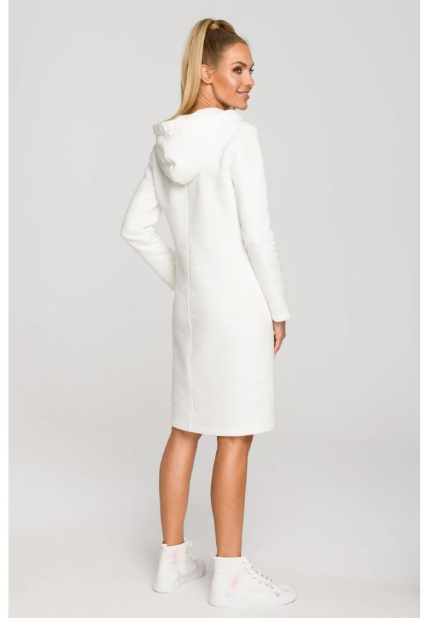 Sukienki.shop - Sukienka jak długa bluza z kapturem ecru bawełna premium. Okazja: na spacer, na co dzień. Typ kołnierza: kaptur. Materiał: bawełna. Typ sukienki: sportowe. Styl: casual, sportowy. Długość: maxi