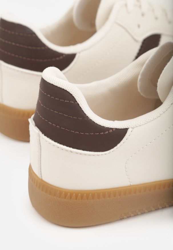 Born2be - Beżowo-Brązowe Płaskie Sneakersy Ozdobione Paskami Glaria. Okazja: na co dzień. Zapięcie: pasek. Kolor: beżowy. Materiał: jeans. Wzór: aplikacja