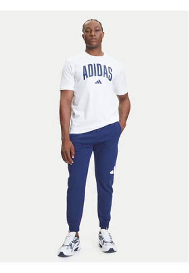 Adidas - adidas T-Shirt Collegiate Lineage Graphic JM6416 Biały Regular Fit. Kolor: biały. Materiał: bawełna