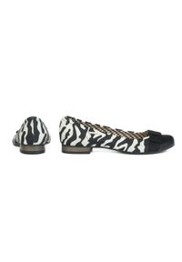 Zapato - balerinki z kokardką - skóra naturalna - model 007 - kolor czarno biała zebra (41). Okazja: na spacer, na imprezę, do pracy. Zapięcie: bez zapięcia. Kolor: czarny, wielokolorowy, biały. Materiał: skóra. Wzór: motyw zwierzęcy. Obcas: na obcasie. Styl: klasyczny, sportowy, elegancki. Wysokość obcasa: niski #3