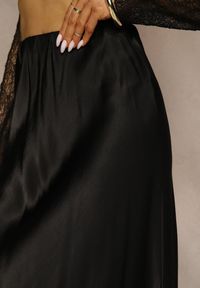 Renee - Czarna Wiskozowa Spódnica Satynowa z Koronką Fedore. Okazja: na co dzień. Kolor: czarny. Materiał: wiskoza, satyna, koronka. Wzór: koronka. Styl: casual, klasyczny #5