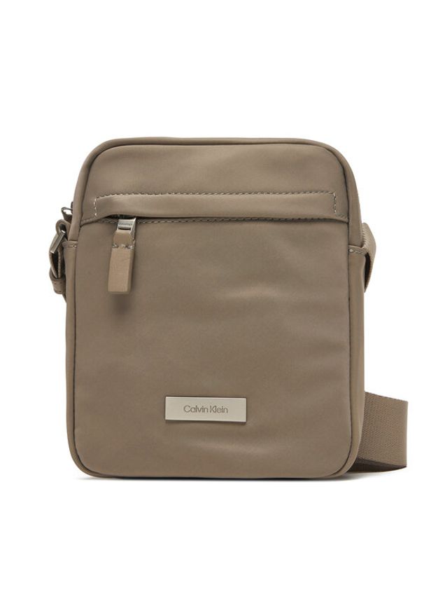 Calvin Klein Saszetka Sleek Reporter LV04D3180G Beżowy. Kolor: beżowy. Materiał: materiał
