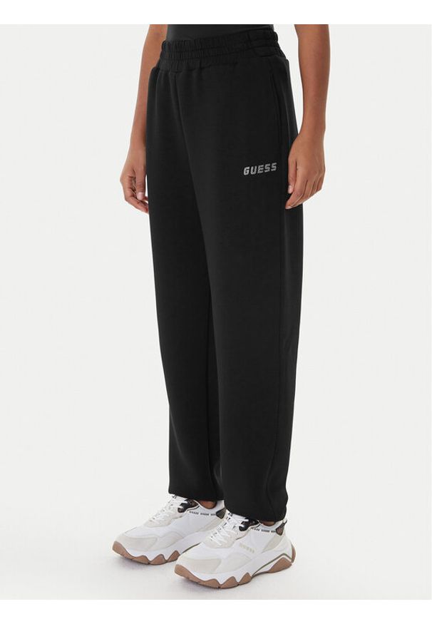 Guess Spodnie dresowe Cecilia V4BB13 K7UW2 Czarny Regular Fit. Kolor: czarny. Materiał: wiskoza