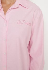 Born2be - Różowa Koszula z Bawełną i Ozdobnym Napisem Firriva. Okazja: na co dzień. Kolor: różowy. Materiał: bawełna. Wzór: napisy. Styl: casual, elegancki #4