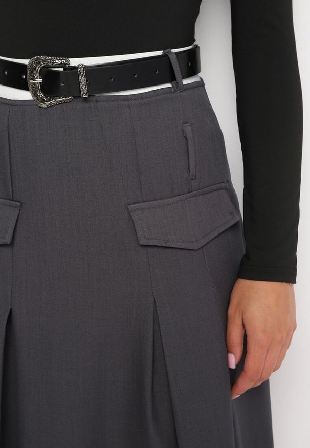 Born2be - Szara Plisowana Rozkloszowana Spódnica z Imitacją Kieszeni Paskiem i Gumką w Talii Evisthai. Okazja: na co dzień. Kolor: szary. Styl: casual, elegancki
