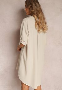 Renee - Jasnobeżowa Pudełkowa Sukienka Oversize z Kołnierzykiem Zaya. Kolor: beżowy. Typ sukienki: oversize