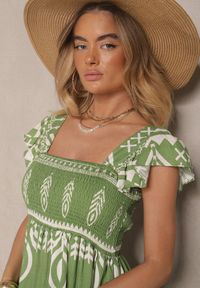 Renee - Zielona Wiskozowa Sukienka Rozkloszowana w Ornamentalny Wzór Lisaretia. Okazja: na co dzień. Typ kołnierza: kołnierz z falbankami, dekolt kwadratowy. Kolor: zielony. Materiał: wiskoza. Długość rękawa: na ramiączkach. Wzór: aplikacja, ażurowy. Styl: klasyczny, casual, elegancki