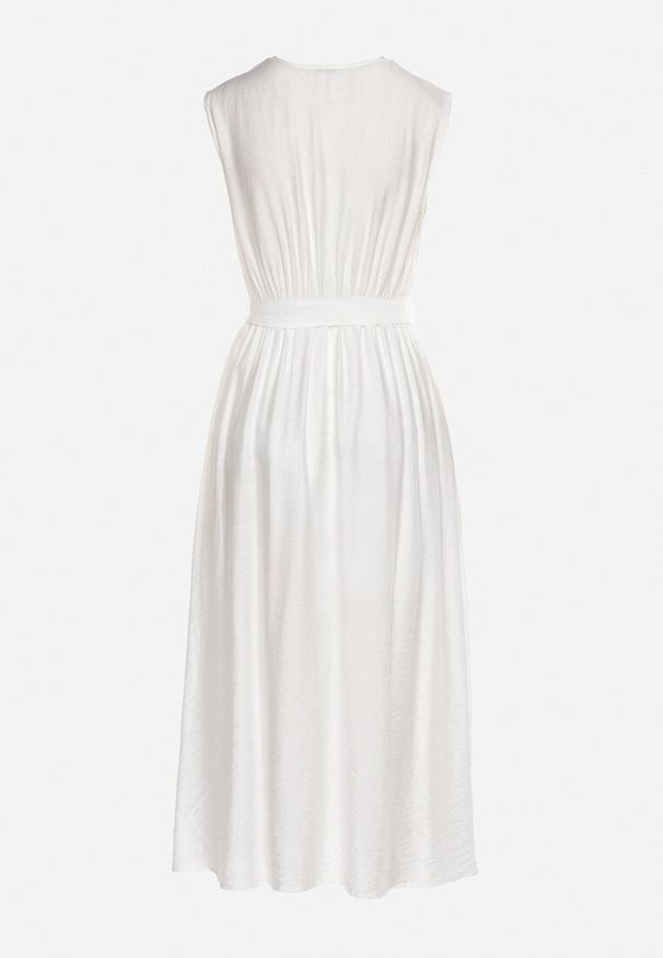 Born2be - Biała Rozkloszowana Sukienka z Wiskozą Kopertowym Dekoltem i Materiałowym Paskiem w Talii Jenvia. Okazja: na spacer. Typ kołnierza: dekolt kopertowy. Kolor: biały. Materiał: materiał, wiskoza. Sezon: lato. Typ sukienki: kopertowe. Styl: klasyczny