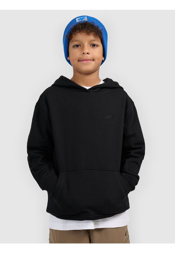 4f - 4F Bluza dresowa nierozpinana z kapturem chłopięca - czarna 122 (6-7 lat). Okazja: na co dzień. Typ kołnierza: kaptur. Kolor: czarny. Materiał: dresówka. Wzór: ze splotem, gładki. Sezon: lato. Styl: casual, sportowy