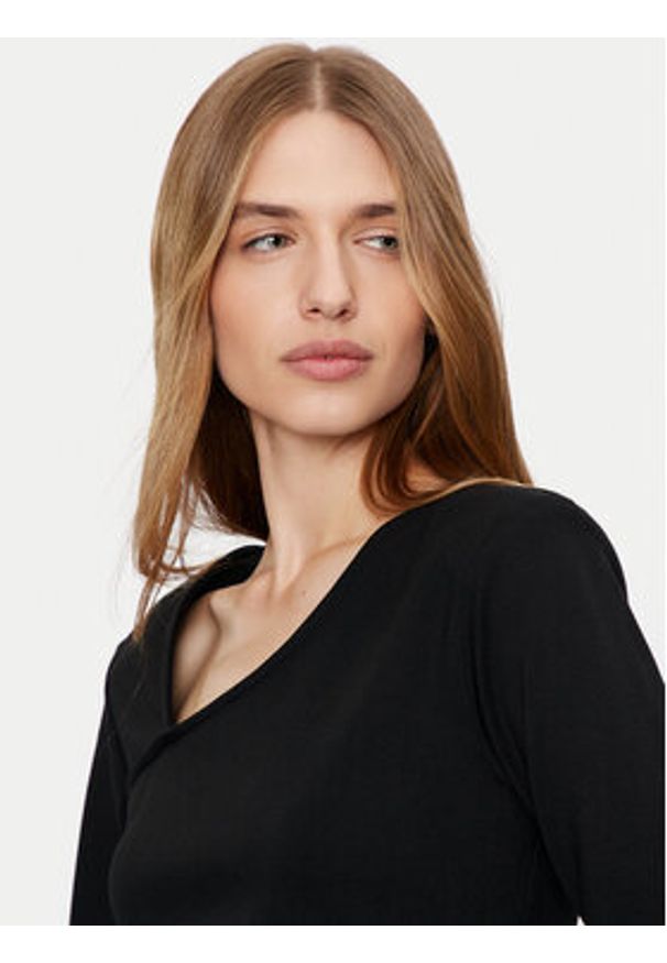Karen by Simonsen Sukienka codzienna Rebecca 10105100 Czarny Slim Fit. Okazja: na co dzień. Kolor: czarny. Materiał: syntetyk. Typ sukienki: proste. Styl: casual
