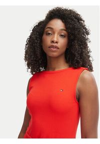 TOMMY HILFIGER - Tommy Hilfiger Sukienka codzienna WW0WW49312 Czerwony Regular Fit. Okazja: na co dzień. Kolor: czerwony. Materiał: syntetyk. Typ sukienki: proste. Styl: casual #4