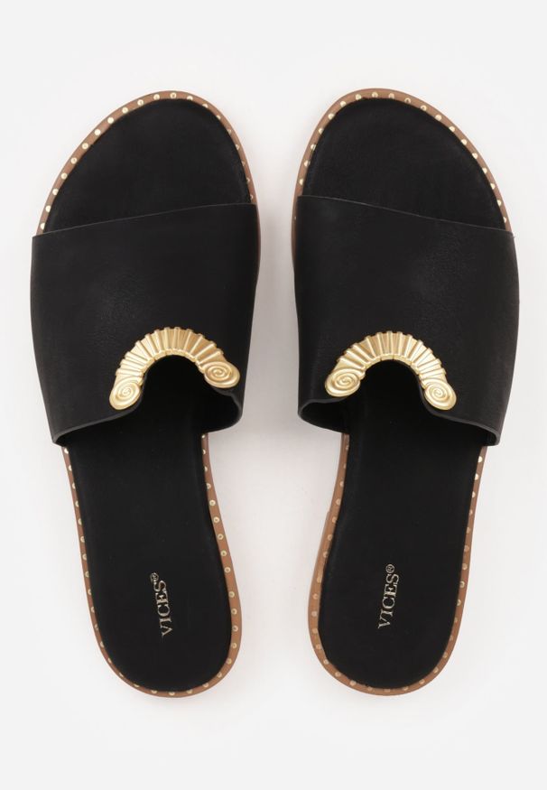 Renee - Czarne Klapki VICES Ozdobione Wycięciami i Metaliczną Aplikacją Genereida. Kolor: czarny. Wzór: aplikacja