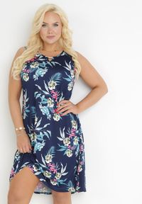 Born2be - Granatowa Kwiecista Sukienka z Ozdobnym Wycięciem i Marszczeniem Lanava. Kolor: niebieski. Długość rękawa: bez rękawów. Wzór: kwiaty. Styl: elegancki