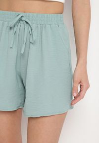 Born2be - Zielone Szorty z Wysokim Stanem i Wiązaniem Lunadria. Okazja: na co dzień. Stan: podwyższony. Kolor: zielony. Styl: elegancki, casual #6