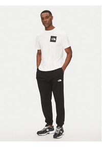 The North Face Spodnie dresowe Simple Dome Light NF0A8C41 Czarny Regular Fit. Kolor: czarny. Materiał: bawełna, syntetyk #5