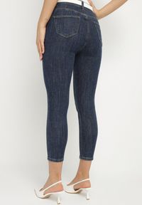 Born2be - Granatowe Elastyczne Jeansy Skinny 3/4 z Bawełną Avenira. Okazja: na co dzień. Kolor: niebieski. Styl: elegancki, casual #7