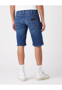 Wrangler - WRANGLER COLTON SHORTS MĘSKIE SZORTY KRÓTKIE SPODENKI BLUE ARCADE W15VYL31Q 112145846. Długość: krótkie