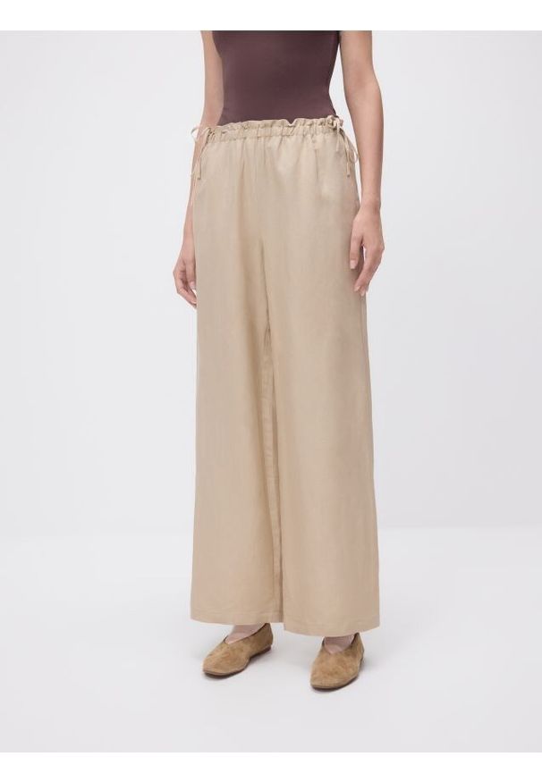 Reserved - Spodnie z lnem - beżowy. Kolor: beżowy. Materiał: len