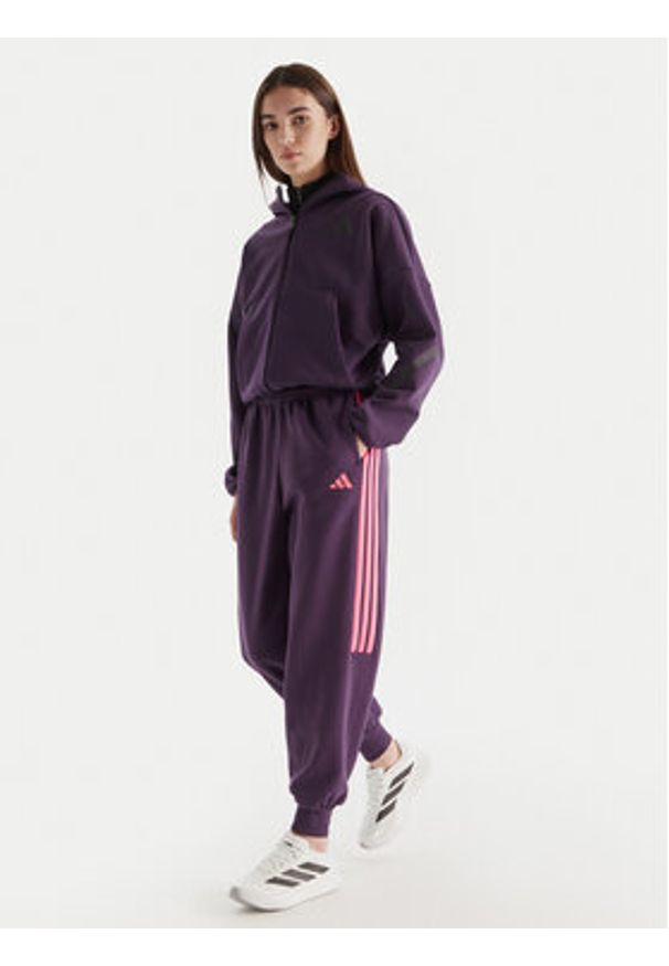 Adidas - adidas Spodnie dresowe Tiro 3-Stripes JM9072 Fioletowy Loose Fit. Kolor: fioletowy. Materiał: bawełna